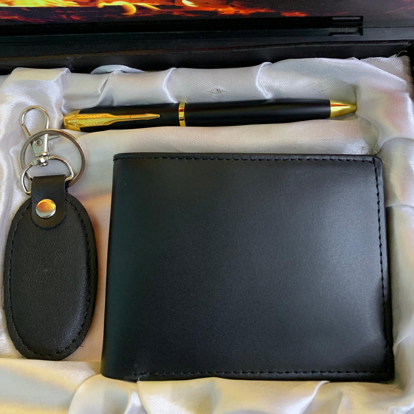 Sophisticated Gift Set for Him – Leather Wallet, Keychain & Pen
