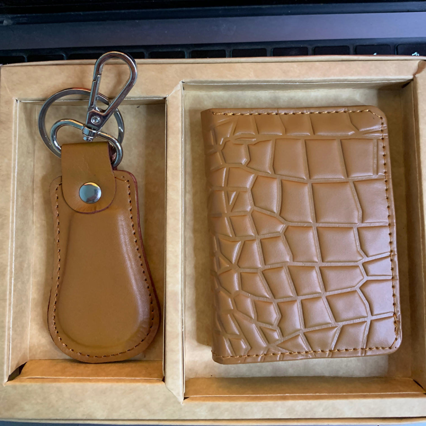 Compact Leather card holder Wallet & Keychain Duo – Perfect Gift Box