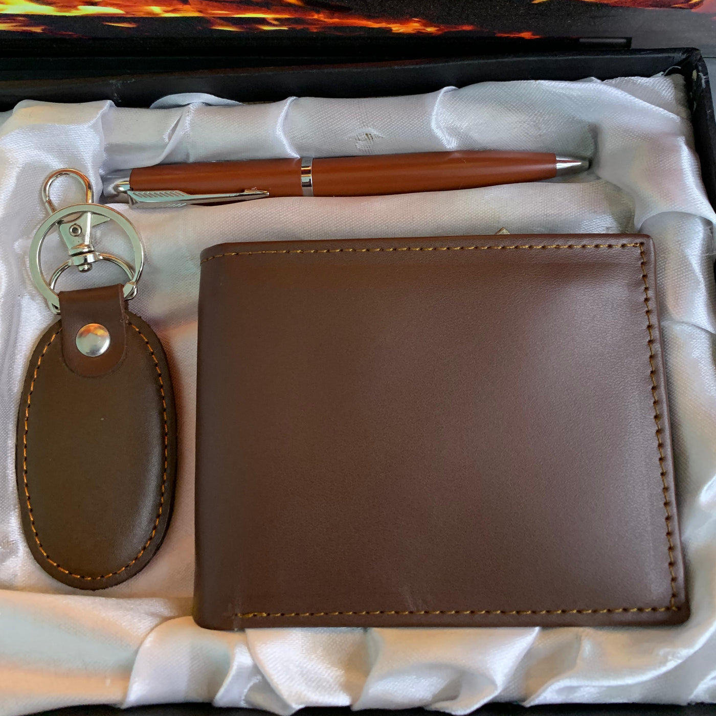 Sophisticated Gift Set for Him – Leather Wallet, Keychain & Pen