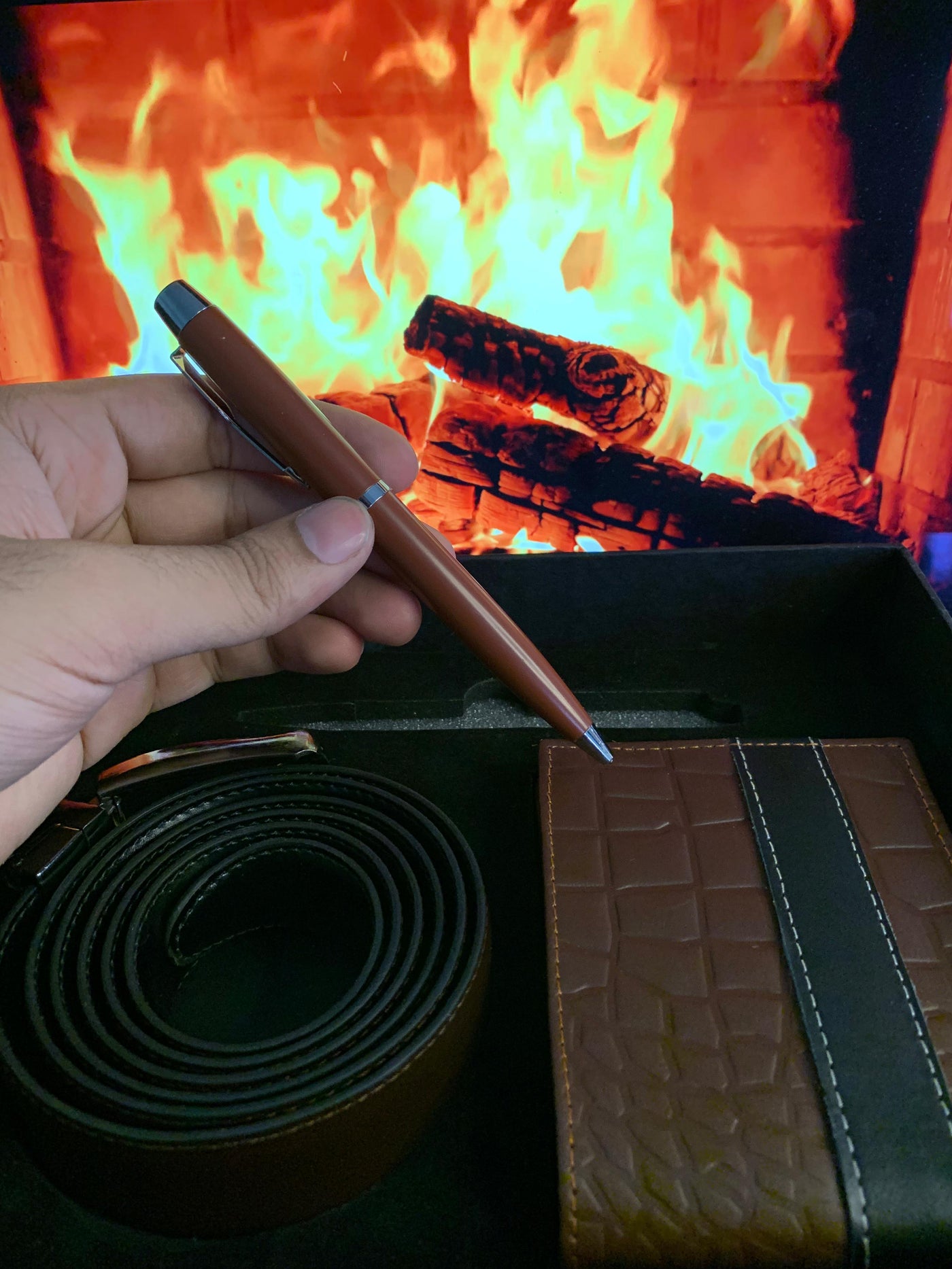 Signature Series Gift Box – Crocodile Textured Leather Wallet, Belt & Executive Pen