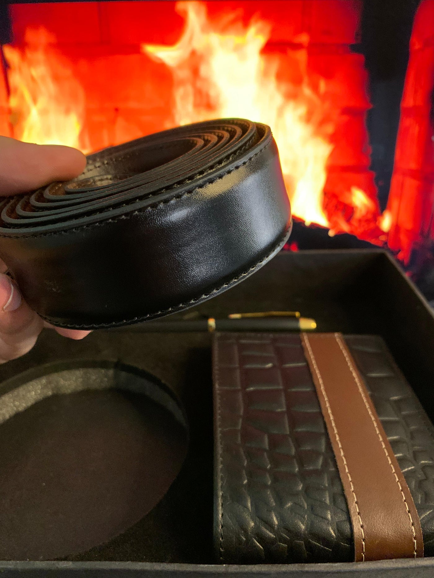 Signature Series Gift Box – Crocodile Textured Leather Wallet, Belt & Executive Pen