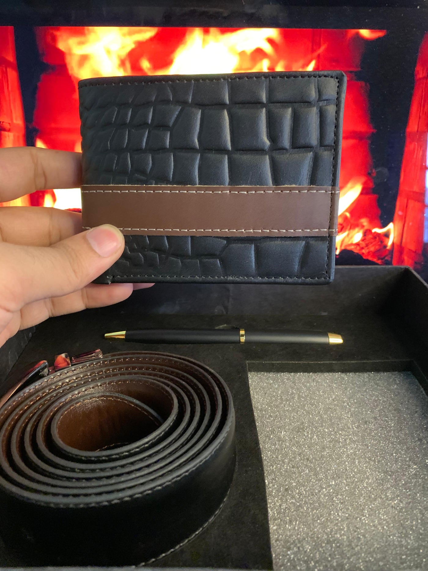 Signature Series Gift Box – Crocodile Textured Leather Wallet, Belt & Executive Pen