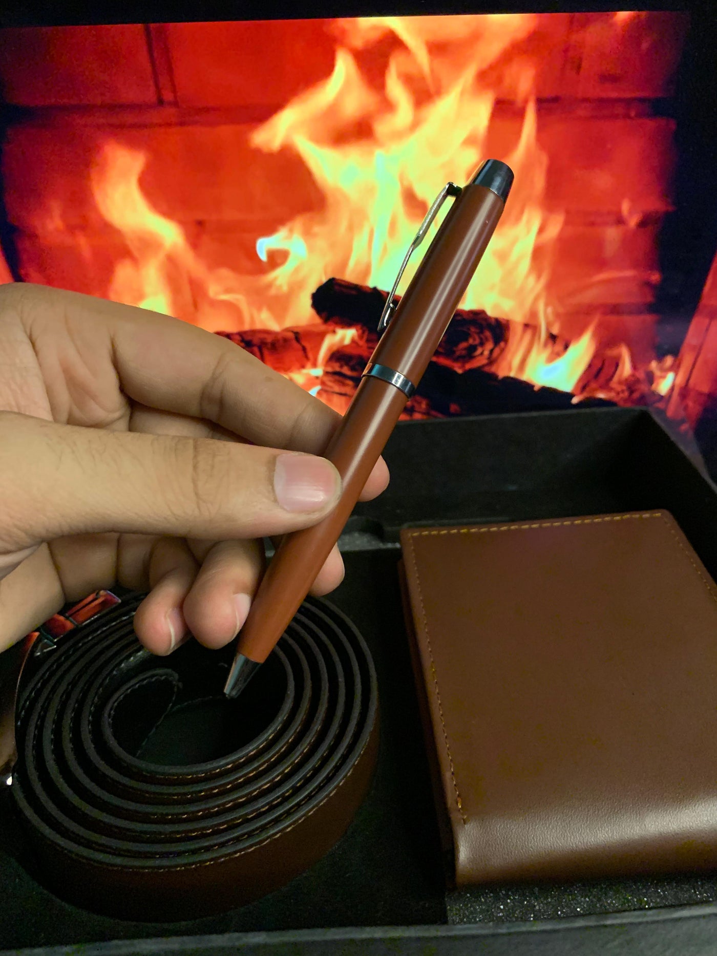 Signature Series Gift Box – Classic Leather Wallet, Belt & Executive Pen