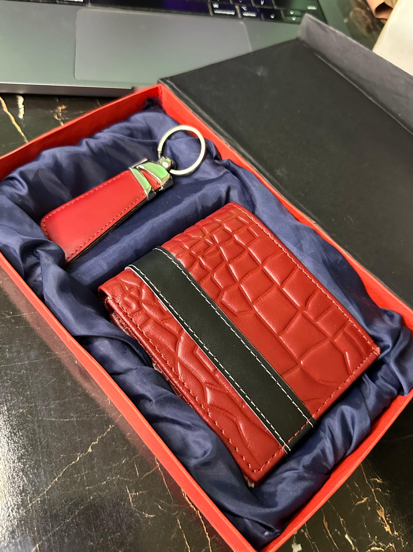 Luxury Crocodile Texture Wallet & Keychain Combo in Gift Box